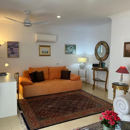 Schoenes - Ruhig - Aussenpool لا أوروتافا