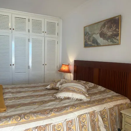 Schoenes - Ruhig - Aussenpool لا أوروتافا